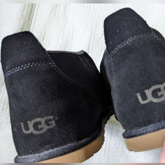 UGG Maksim Chukka Boots Black Suede Lace-Up Sheepskin Casual Comfort Men’s Sz 8 UGG Maksim Chukka Suede Shearling Boots Black Mens US 15  main image 4